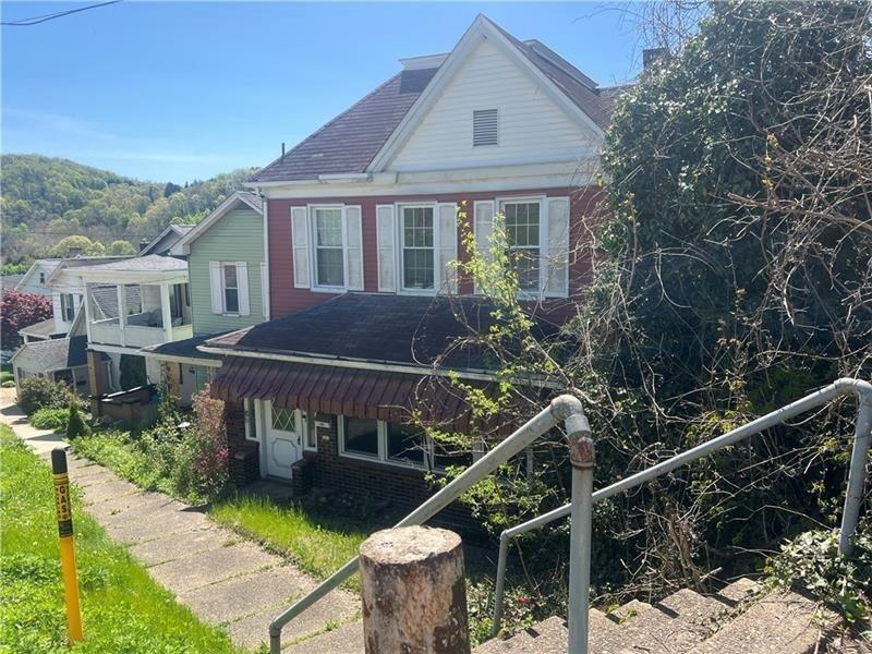 3rd St, Leechburg, PA 15656