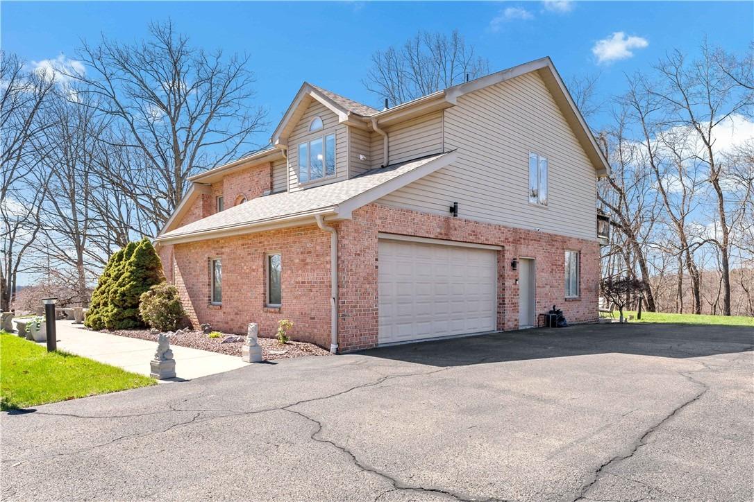 Judy Dr, Carnegie, PA 15106