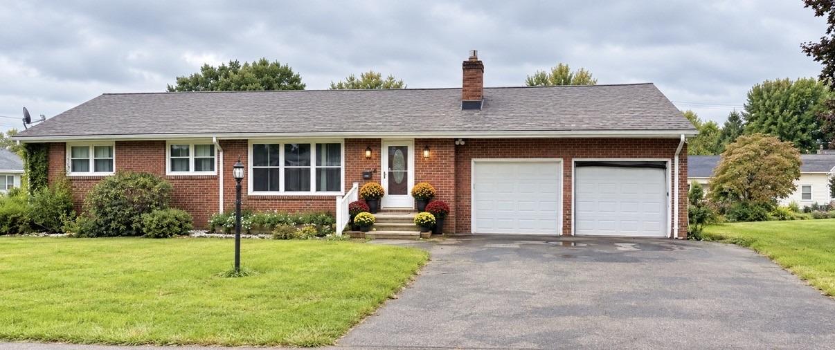 W Elizabeth St, New Castle, PA 16105