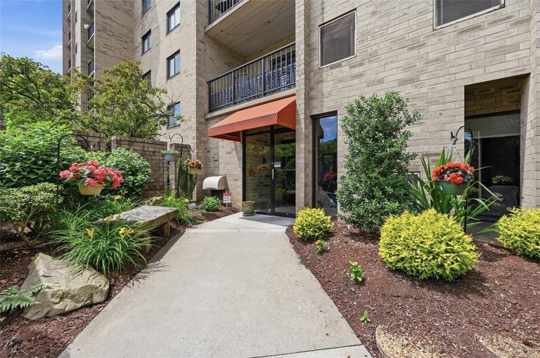 Smokey Wood Dr, Pittsburgh, PA 15218