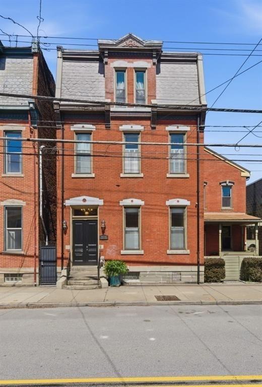 Sarah St, Pittsburgh, PA 15203