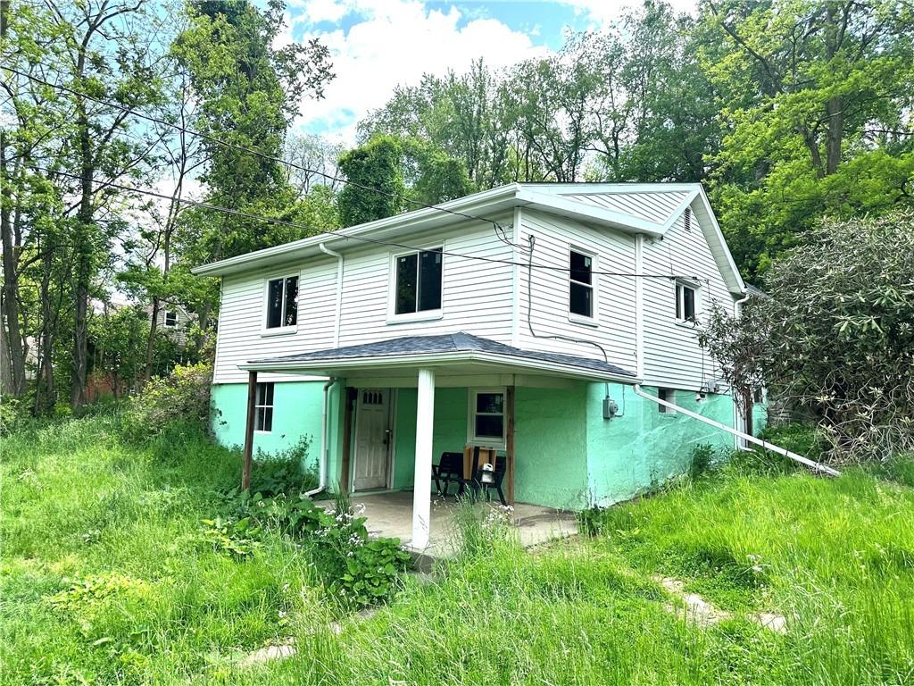 Alberts Dr, Monessen, PA 15062