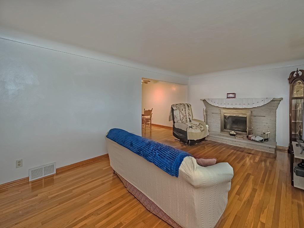 Westwood Dr, Jeannette, PA 15644