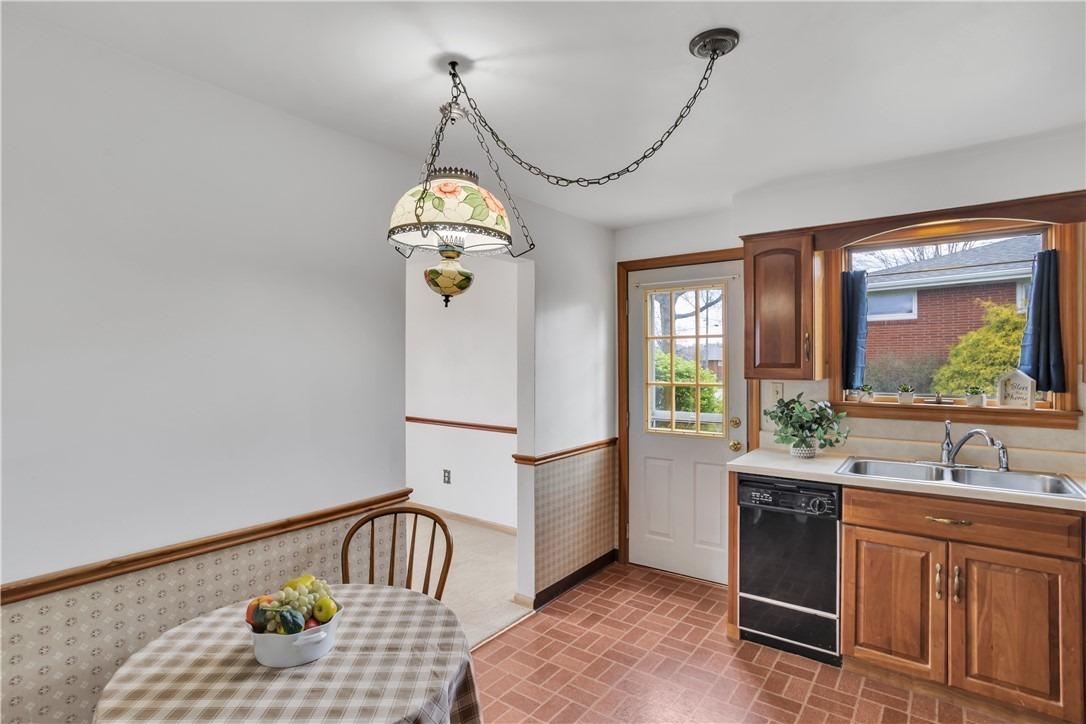 Northumberland Dr, Irwin, PA 15642