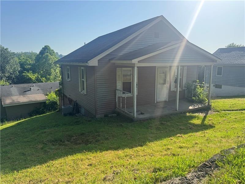Wide St, Houston, PA 15342