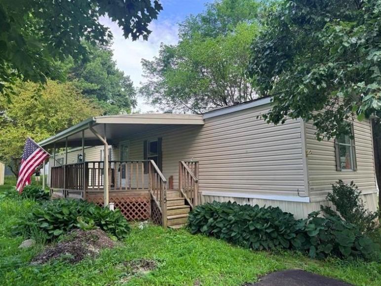 Woodview Dr, Valencia, PA 16059