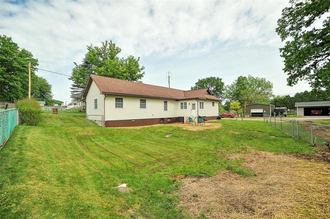 3rd St, Houston, PA 15342