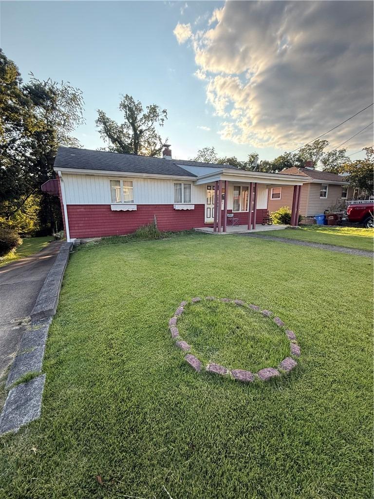 Violet Dr, New Kensington, PA 15068
