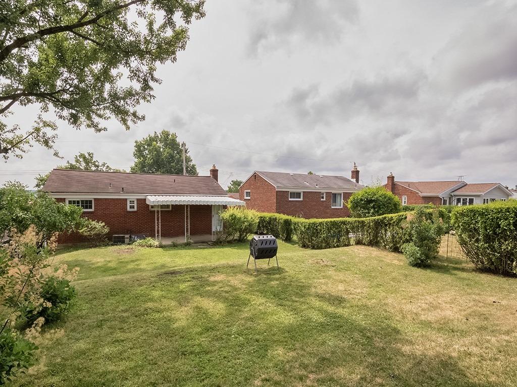 Elaine Dr, Pittsburgh, PA 15236