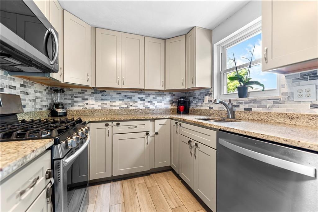 Snee Dr, Pittsburgh, PA 15236