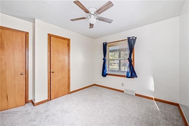 Spencer Ave, Sharon, PA 16146