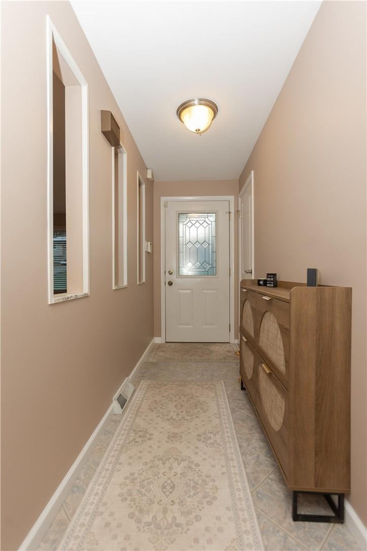 Norfolk Dr, Coraopolis, PA 15108