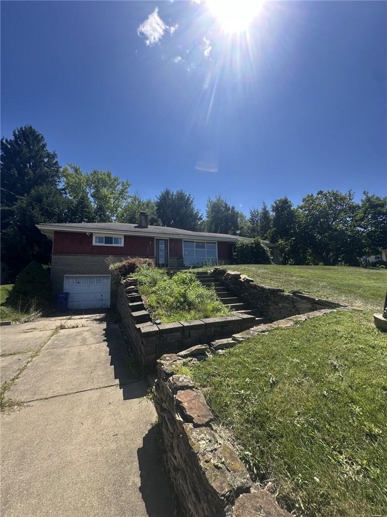 Clayton Rd, Beaver Falls, PA 15010