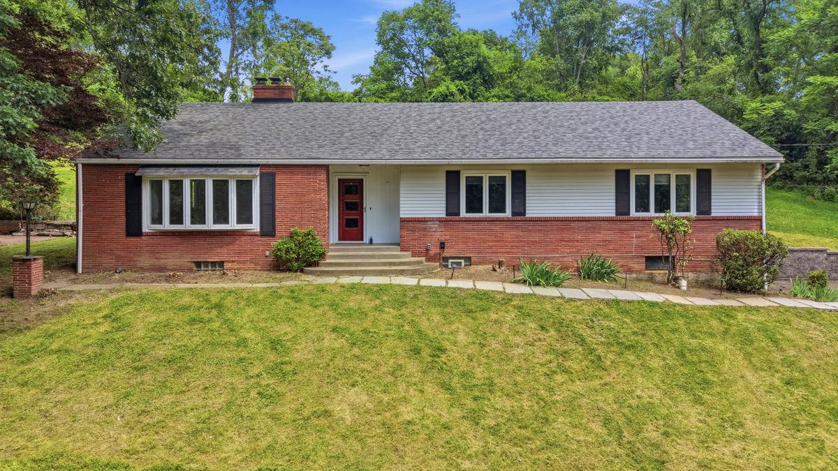 Fox Chapel Rd, Pittsburgh, PA 15238