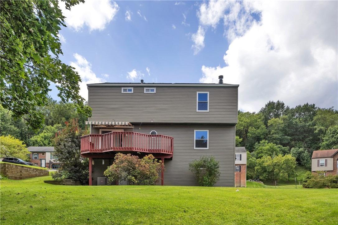 Dinwiddie Dr, New Kensington, PA 15068