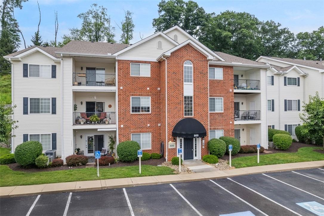 Hidden Ridge Ct, South Park, PA 15129