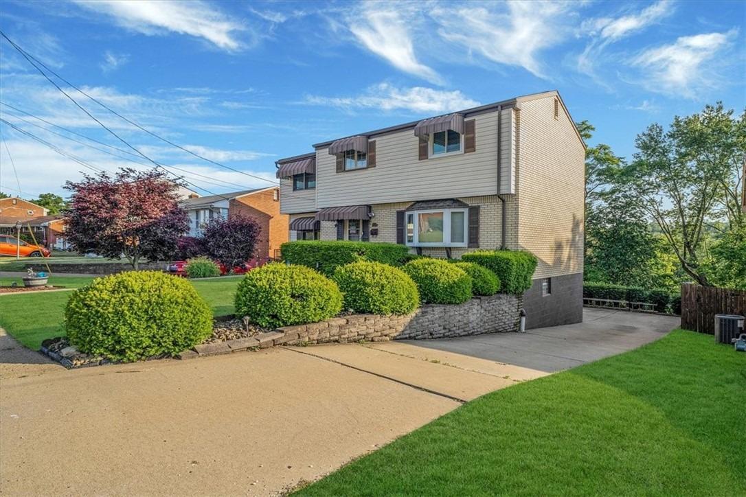 Cynthia Dr, Pittsburgh, PA 15227