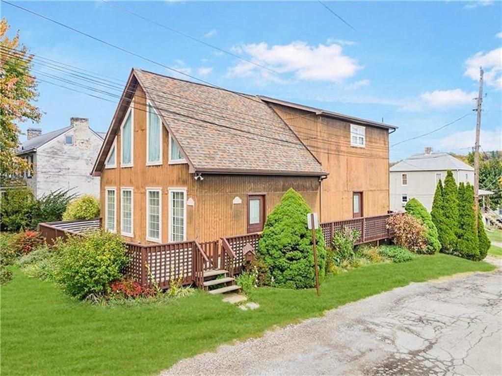 E Pike St, Houston, PA 15342