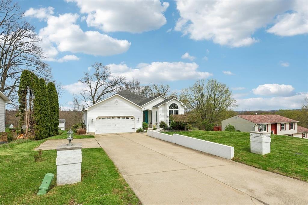 Leslie Dr, Edinburg, PA 16116