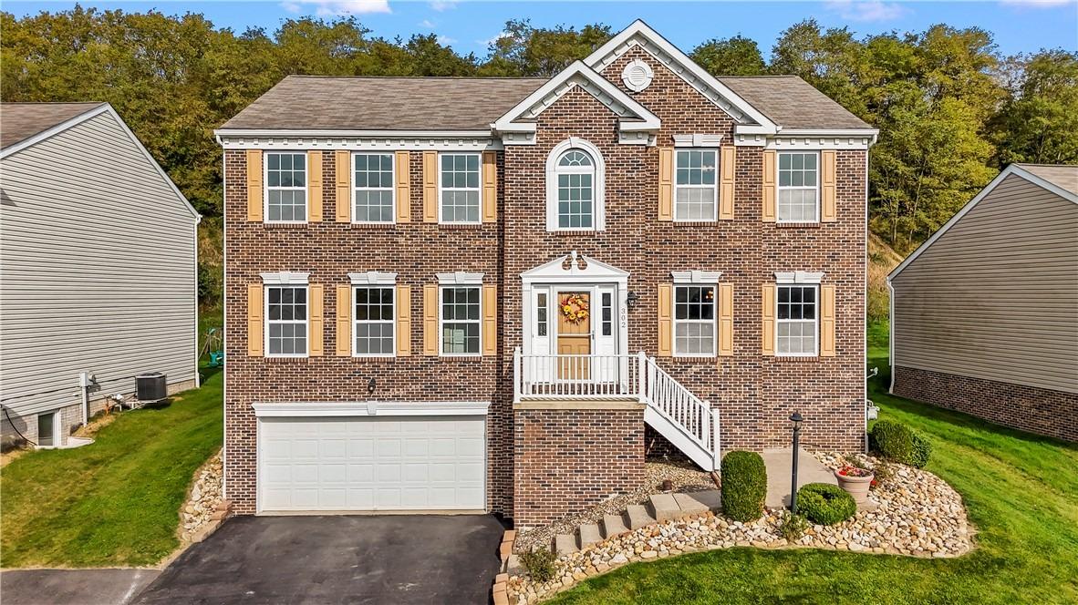 Summit Cir, Houston, PA 15342