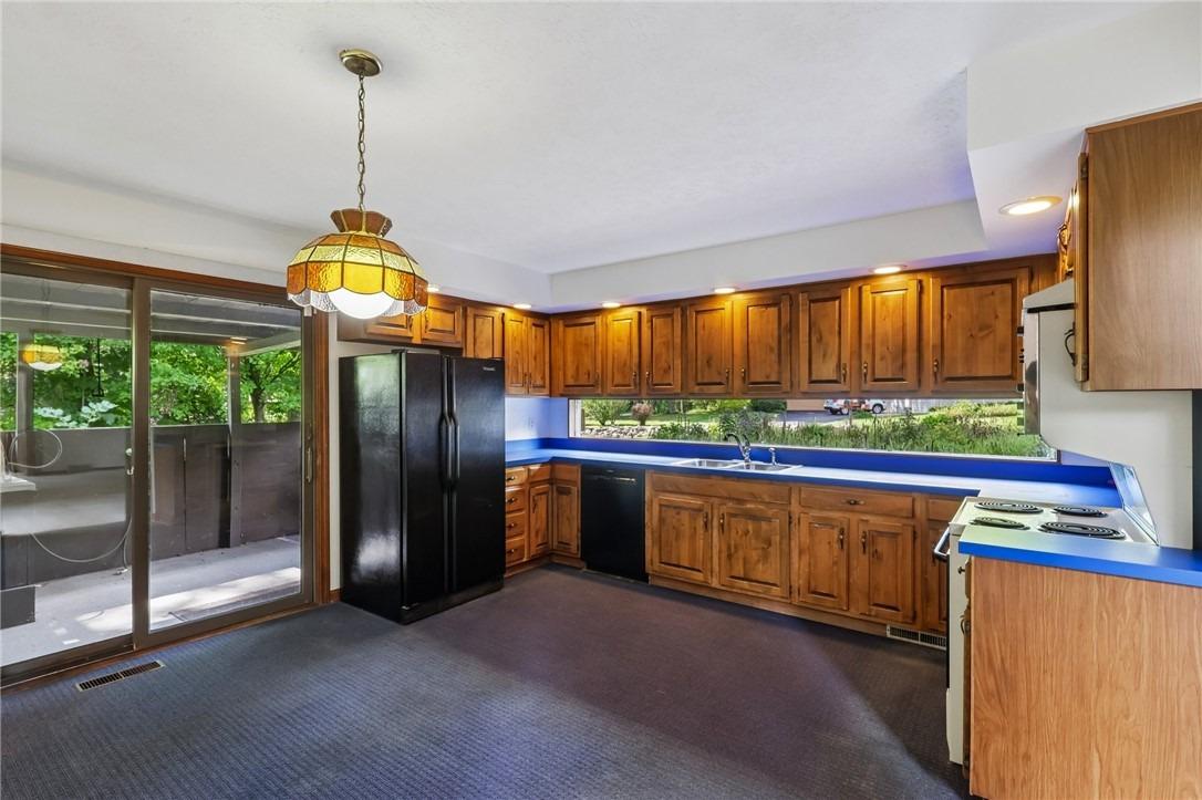 Lake Rd, New Castle, PA 16102