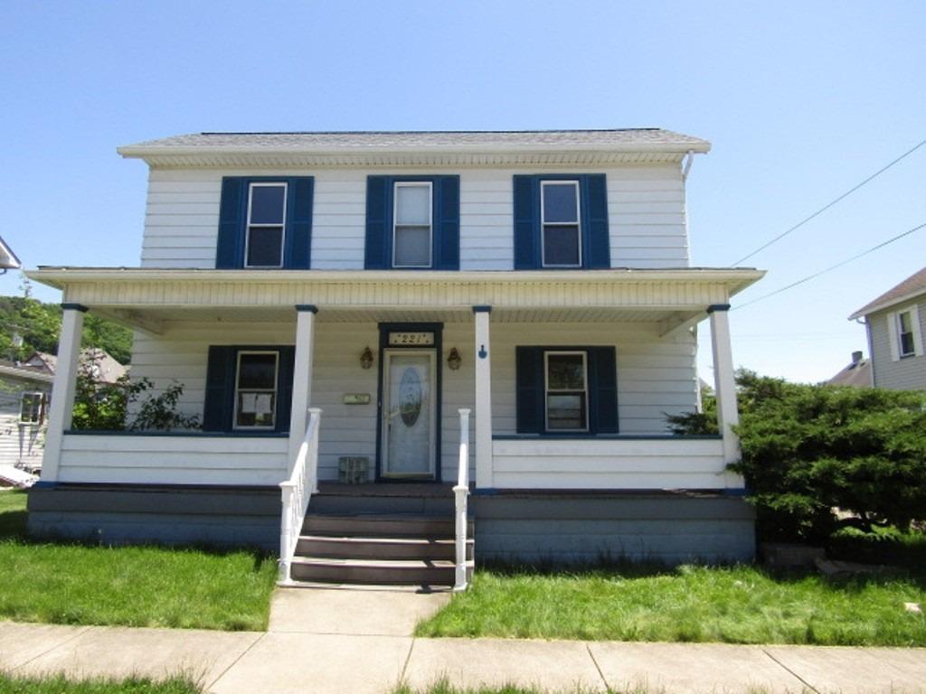 S 4th St, West Newton, PA 15089
