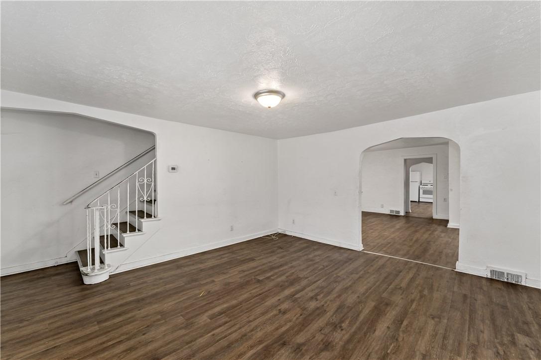 W Main St, Carnegie, PA 15106