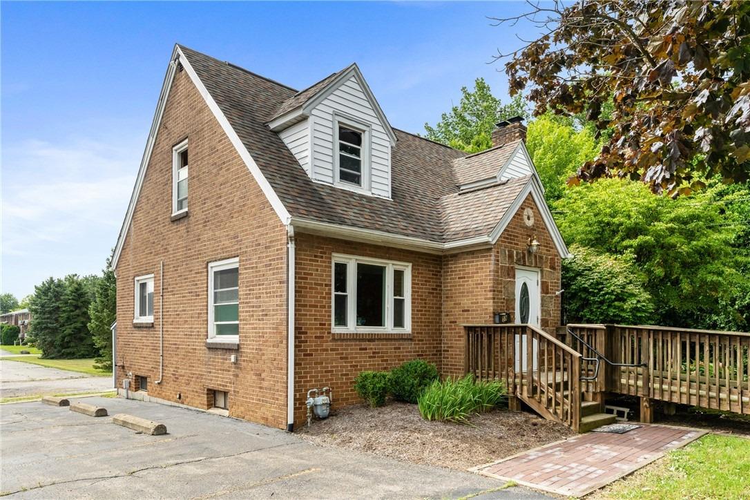 N Crescent Dr, Hermitage, PA 16148