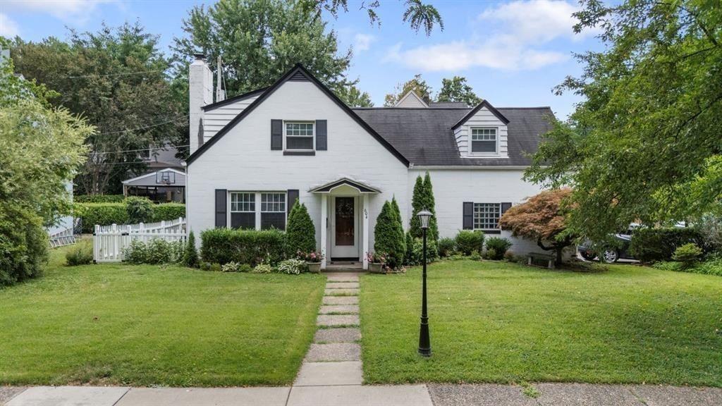 Charette Pl, Sewickley, PA 15143