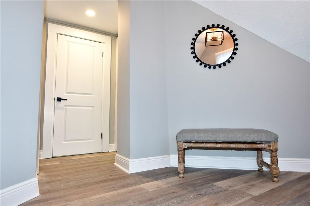 Wayne Ave, Ellwood City, PA 16117