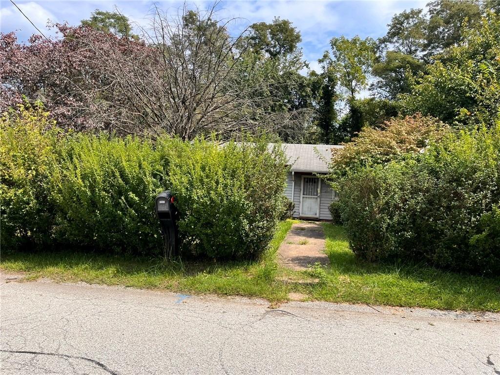 W Carter Dr, North Versailles, PA 15137
