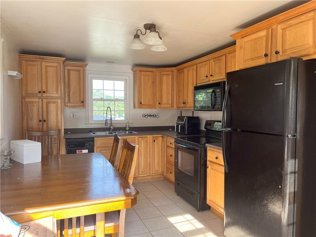 N 3rd St, Jeannette, PA 15644