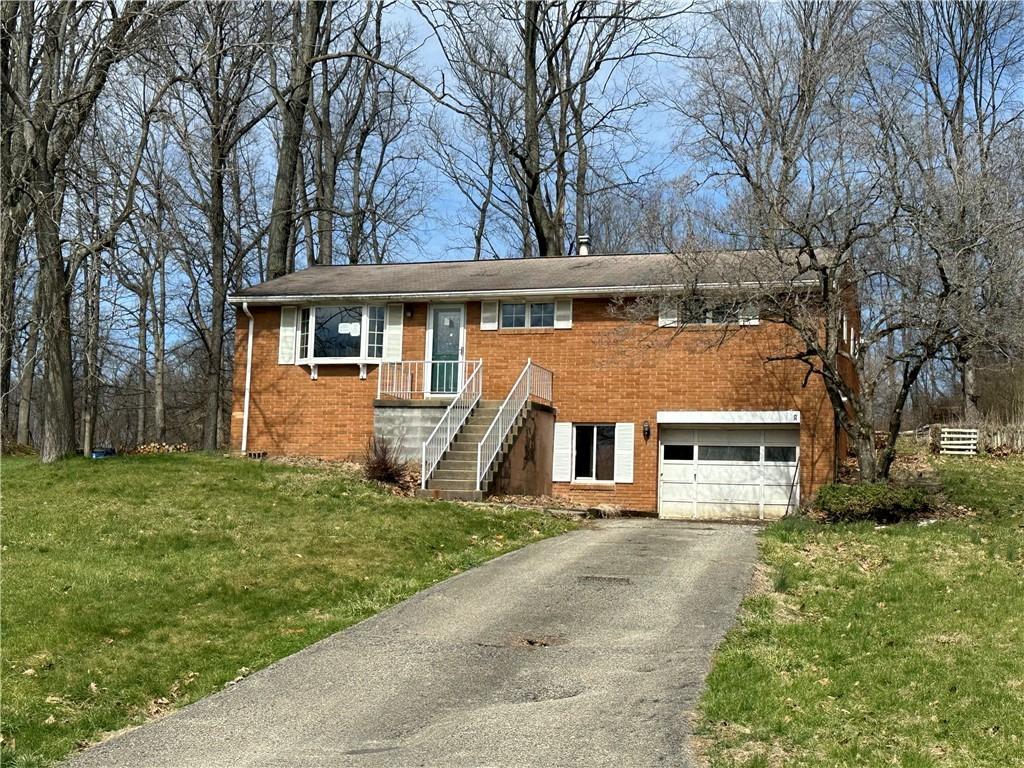 W Hillcrest Rd, Eighty Four, PA 15330