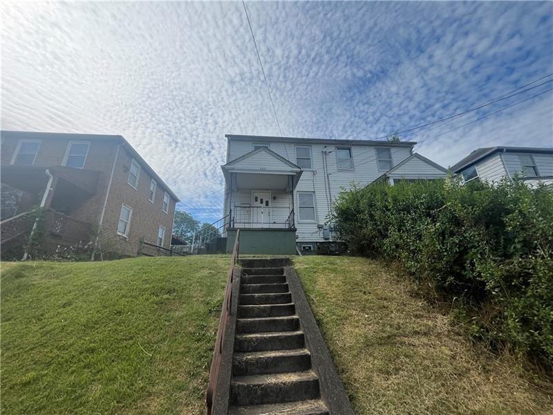Farnsworth Ave, Clairton, PA 15025