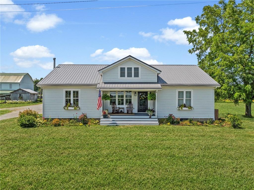 Lee Rd, Grove City, PA 16127