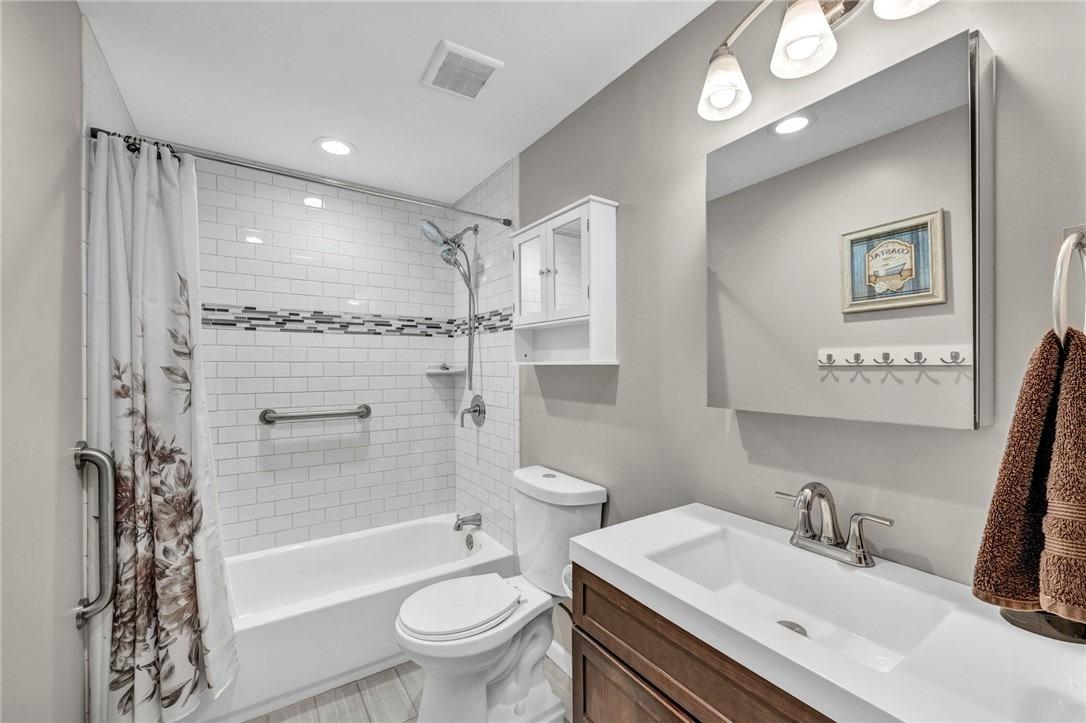 Amy Dr, South Park, PA 15129
