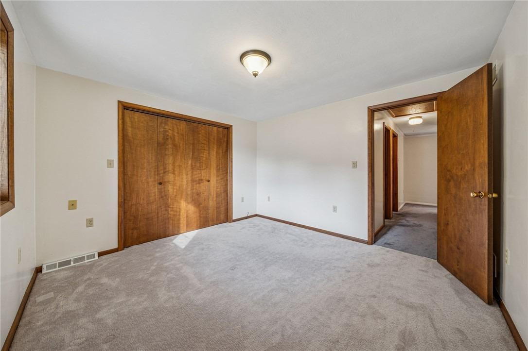 Roth Dr, Irwin, PA 15642