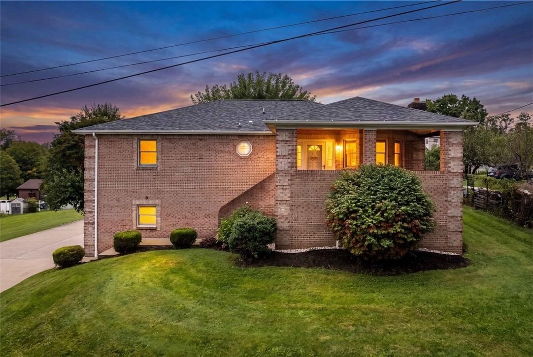 Central Dr, New Eagle, PA 15067