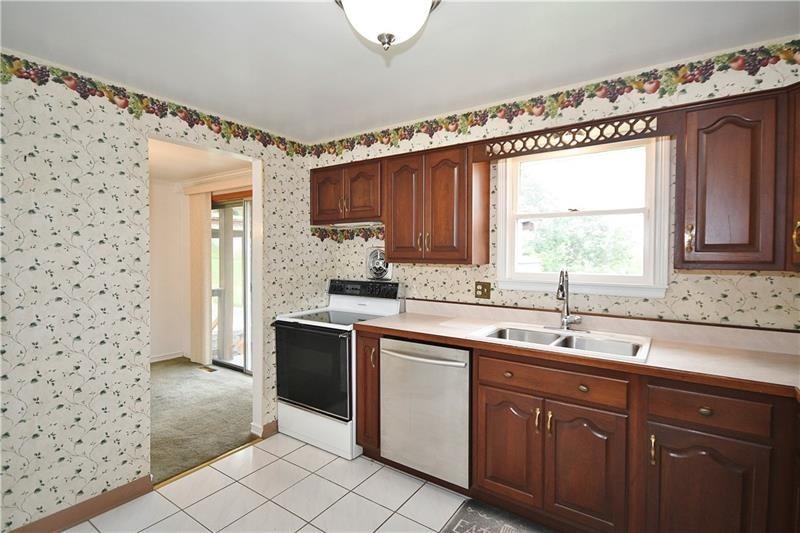 Chess St, Bridgeville, PA 15017