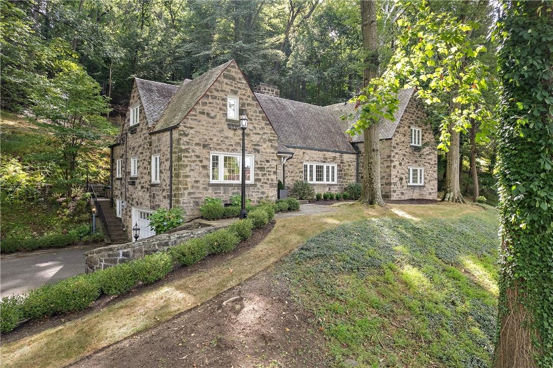 Irwin Dr, Sewickley, PA 15143