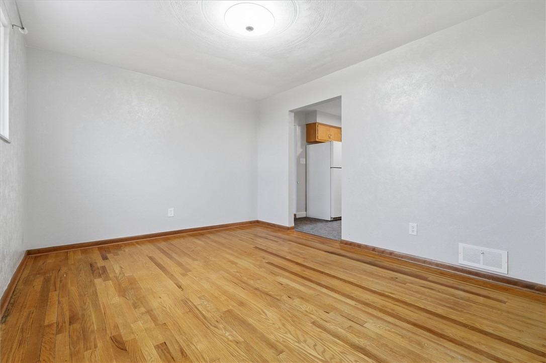 Clover Dr, Elizabeth, PA 15037