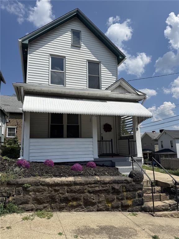 E Gaskill Ave, Jeannette, PA 15644