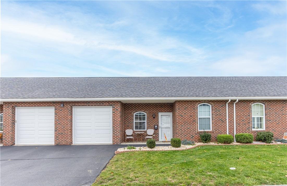 Valentina Ln, New Kensington, PA 15068