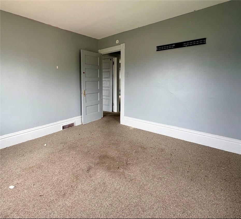Cedar Ave, Sharon, PA 16146