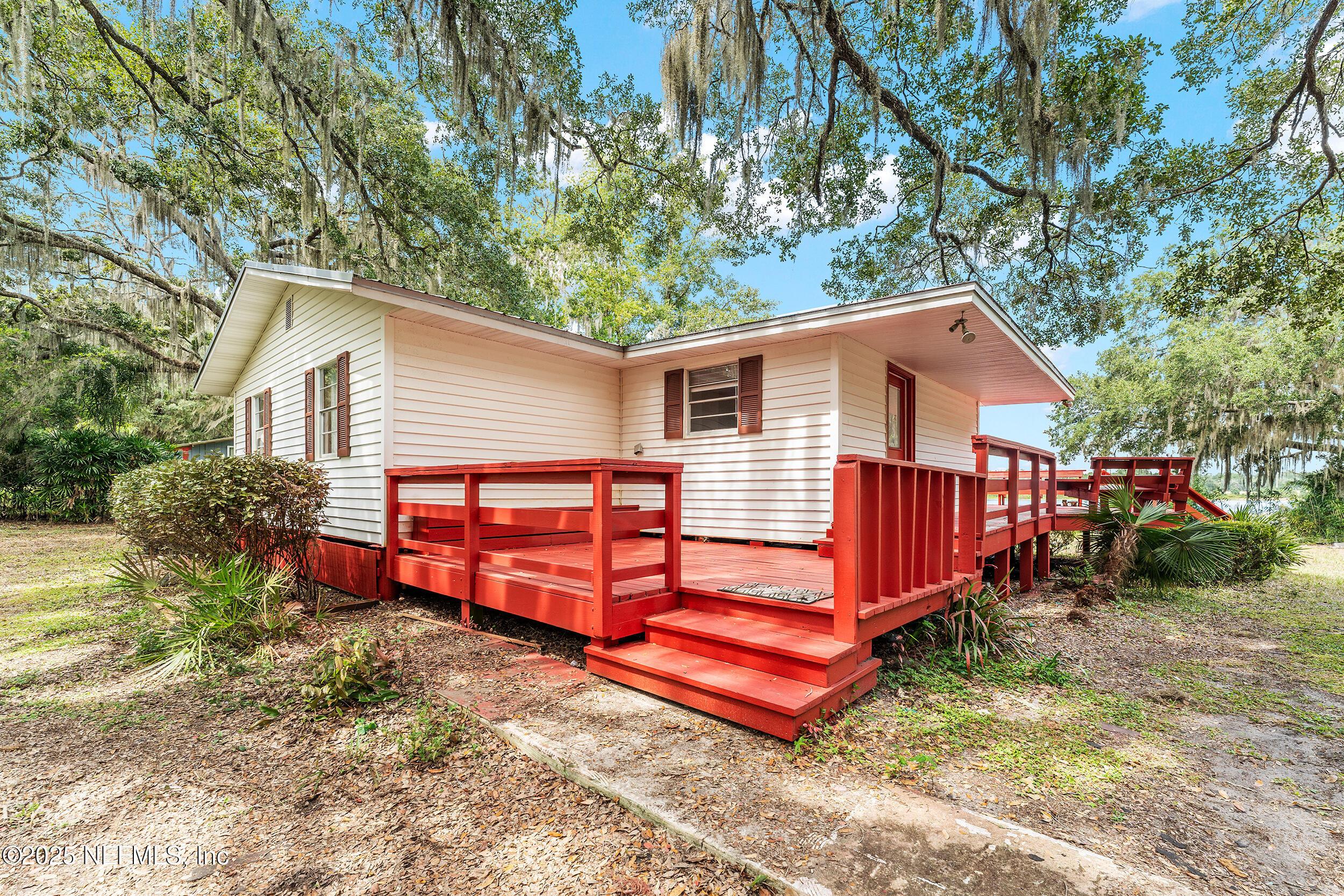 Morris Lake Dr, Hawthorne, FL 32640