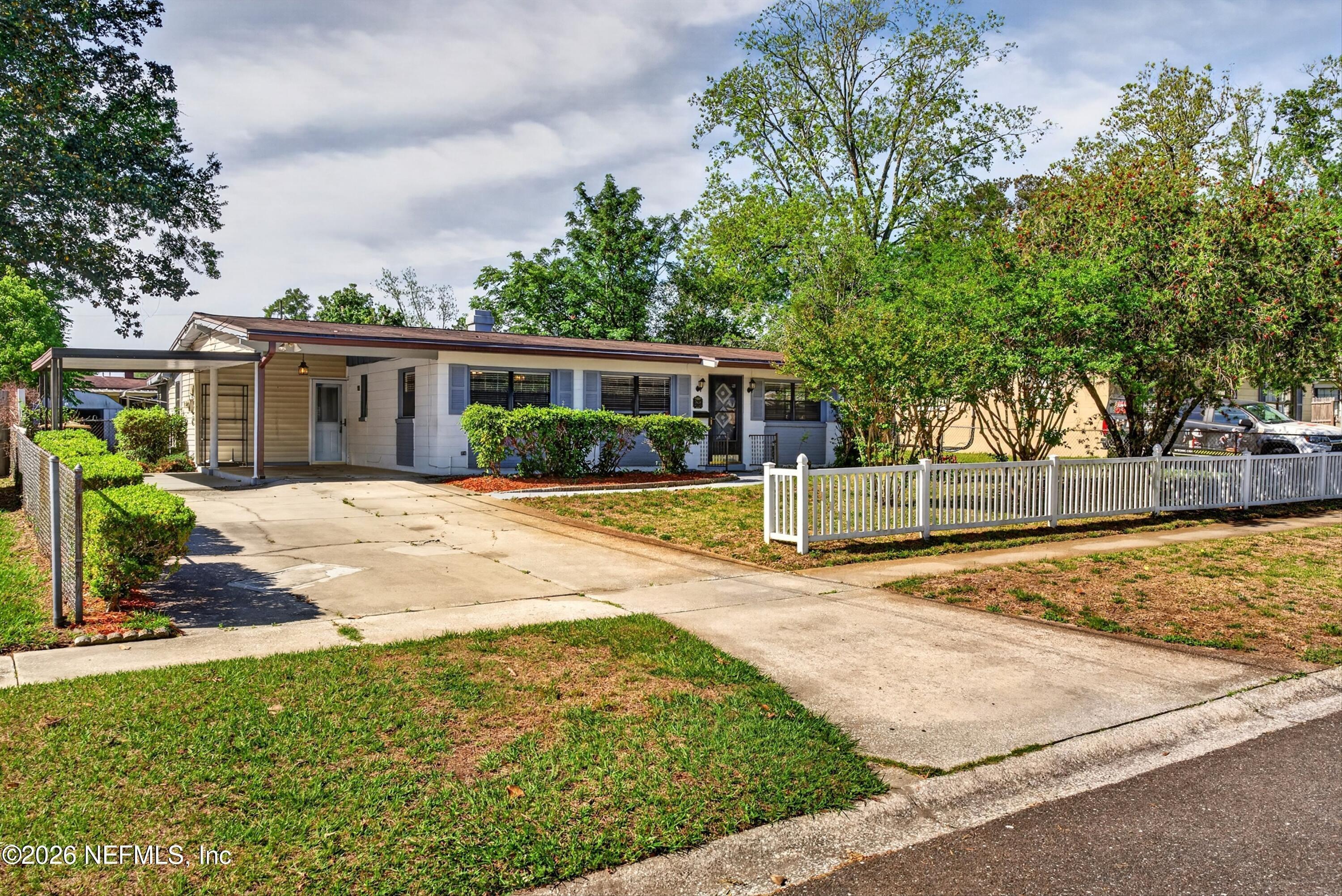 Crest Dr N, Jacksonville, FL 32221