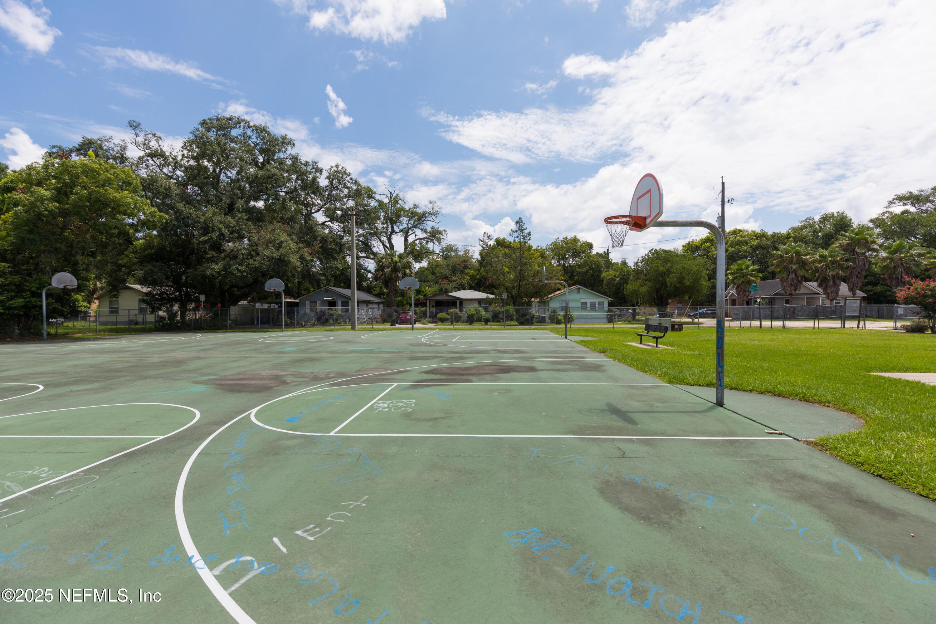 Jones St, Jacksonville, FL 32206