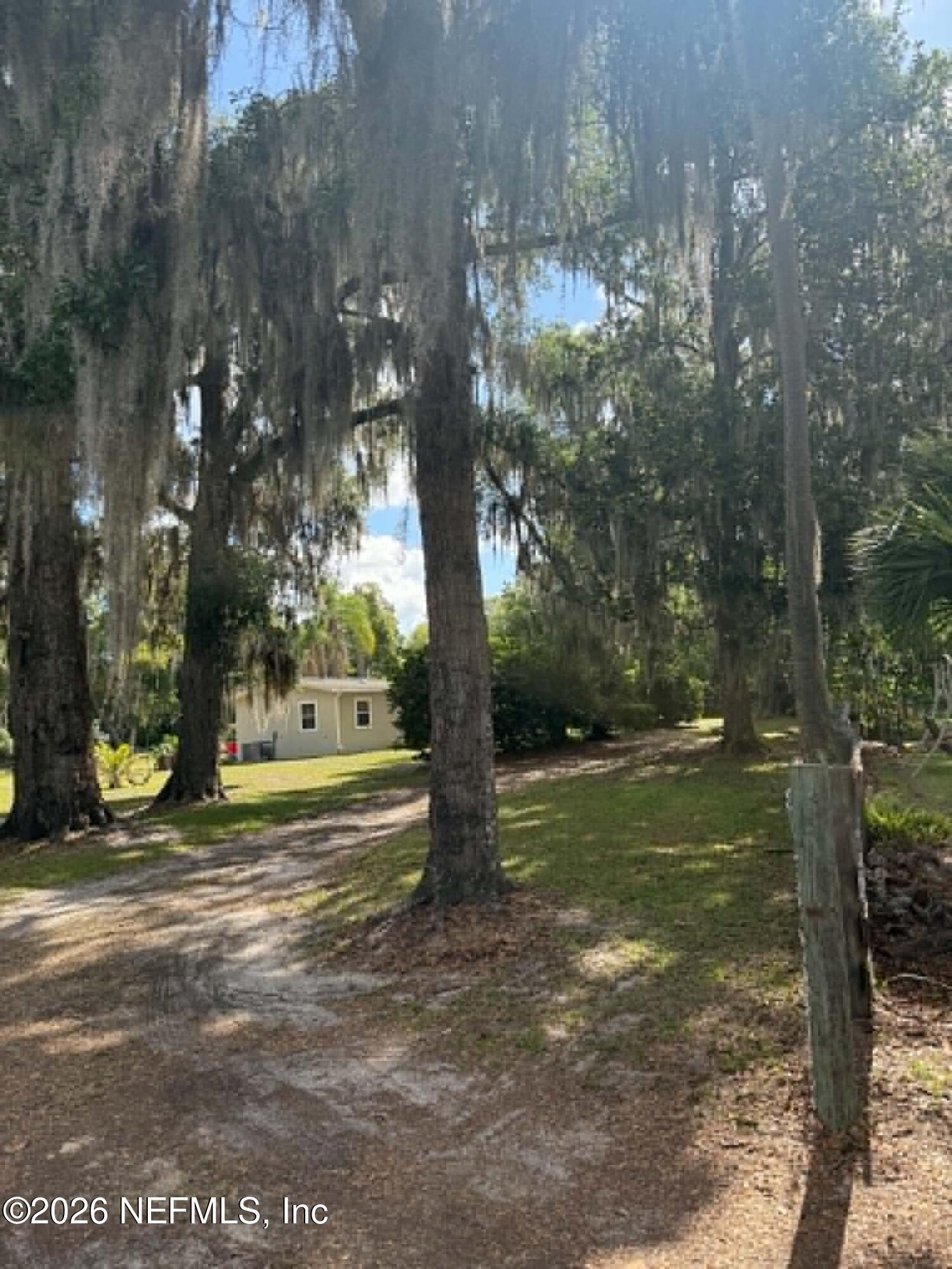 E End Rd, San Mateo, FL 32187