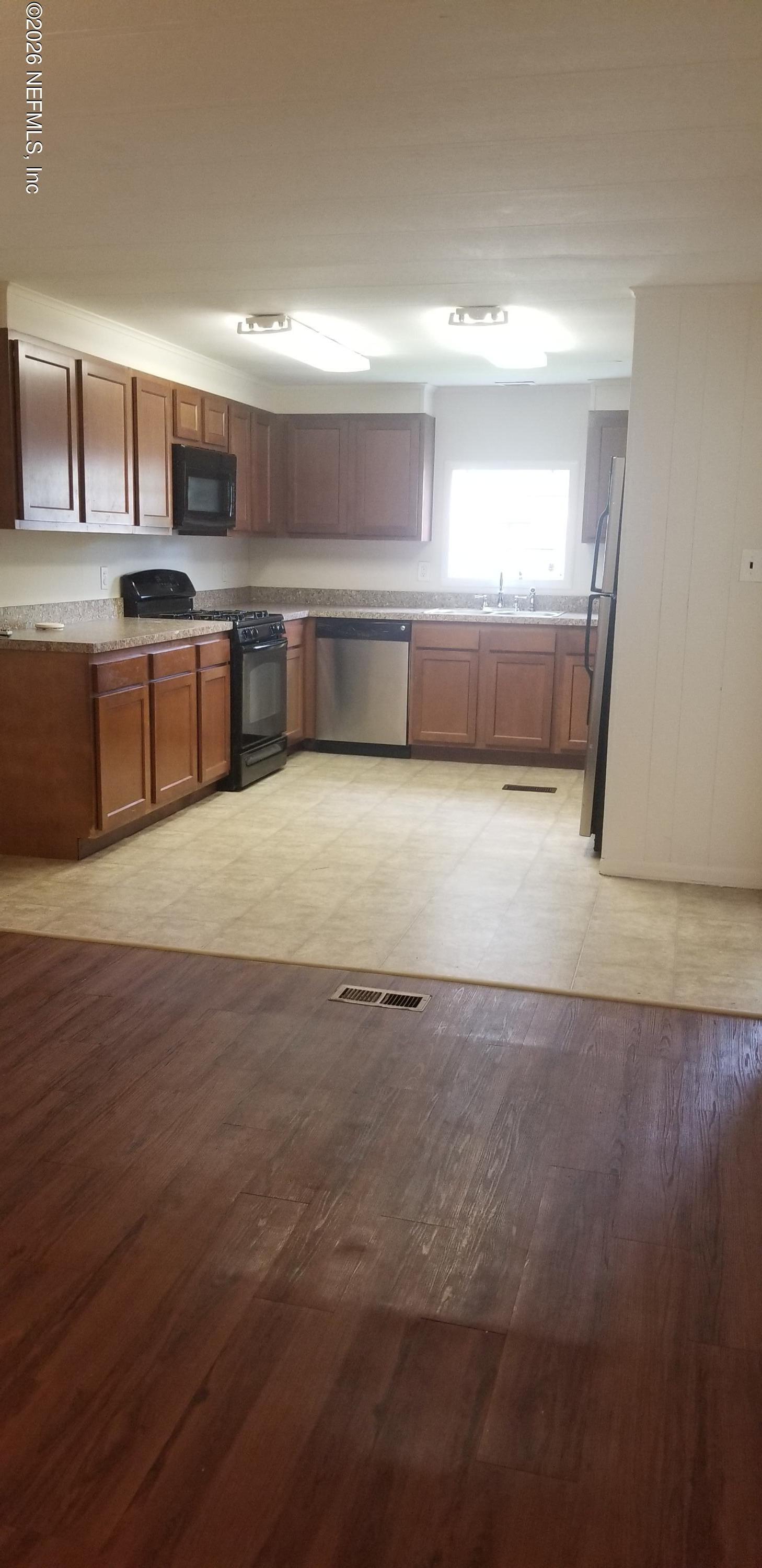 Club Duclay Dr, Jacksonville, FL 32244