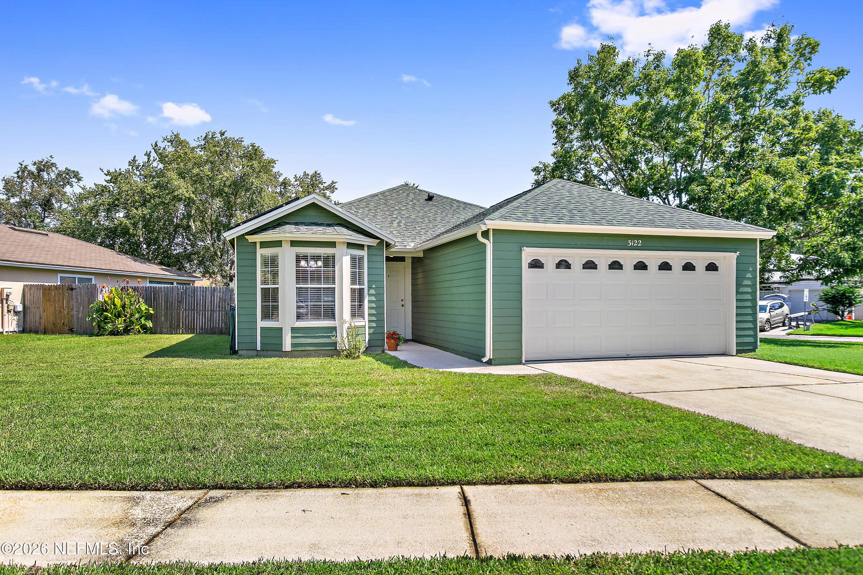 Wavering Ln, Middleburg, FL 32068